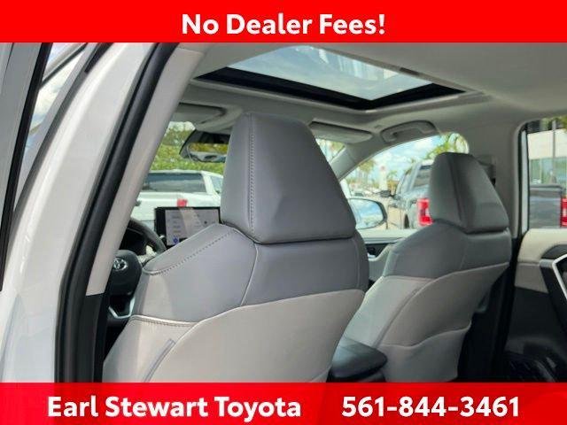 Certified Used 2024 WIND CHILL PEARL Toyota  image 21