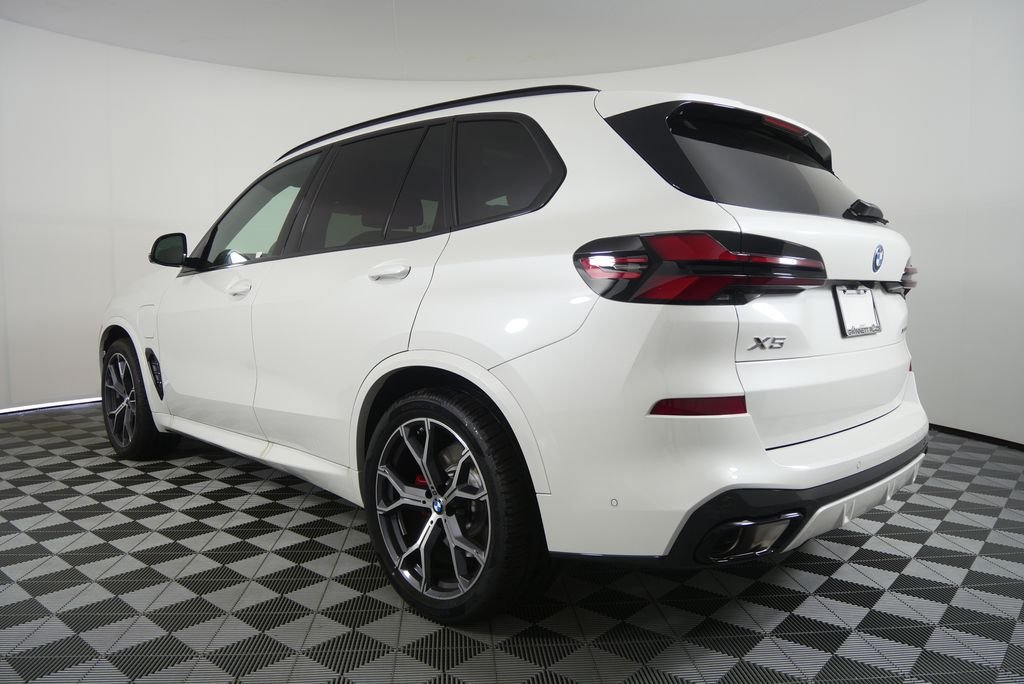 New 2026 Mineral White Metallic BMW xDrive50e image 5