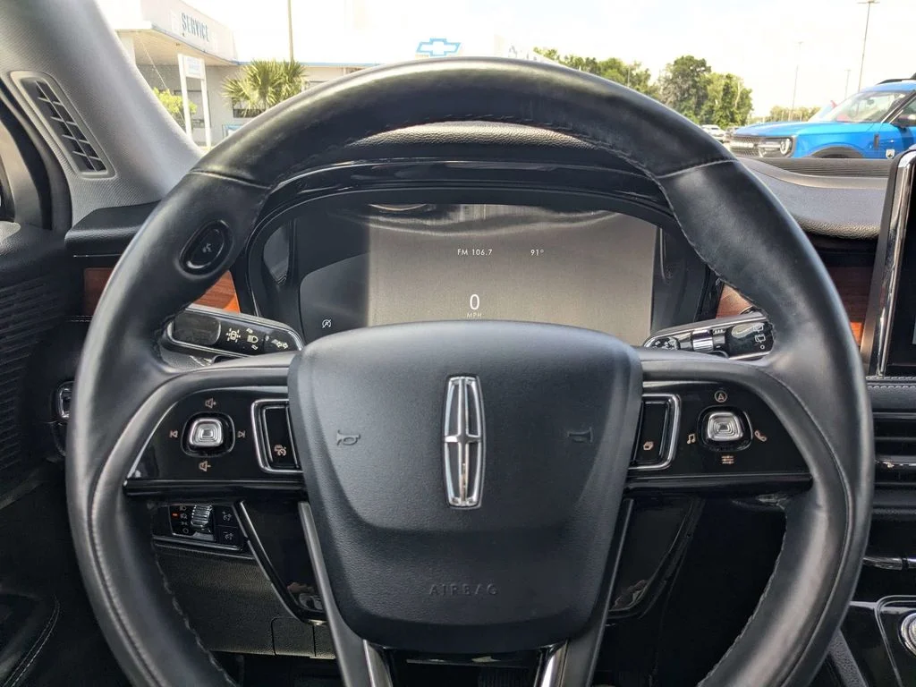 Used 2022 White Lincoln Reserve image 21