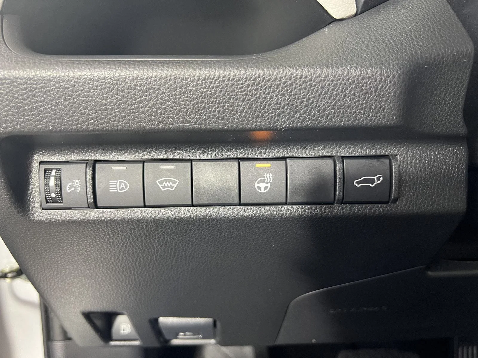Used 2024 Silver Sky Metallic Toyota XLE Premium image 26