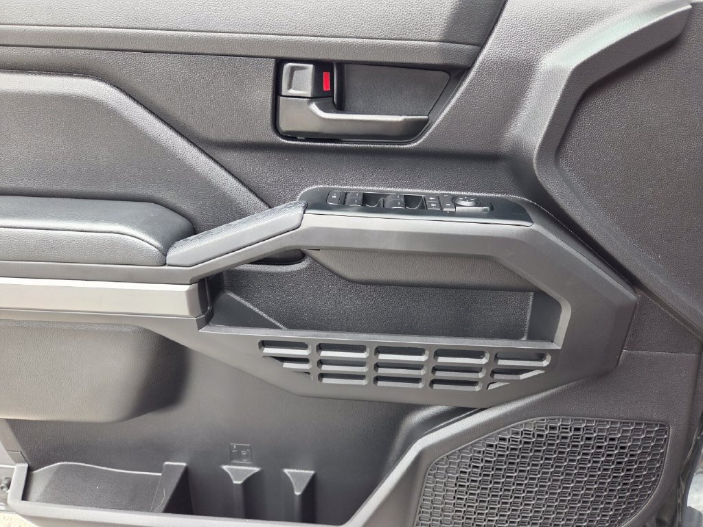 2025 Toyota Tacoma SR5 - Photo 21