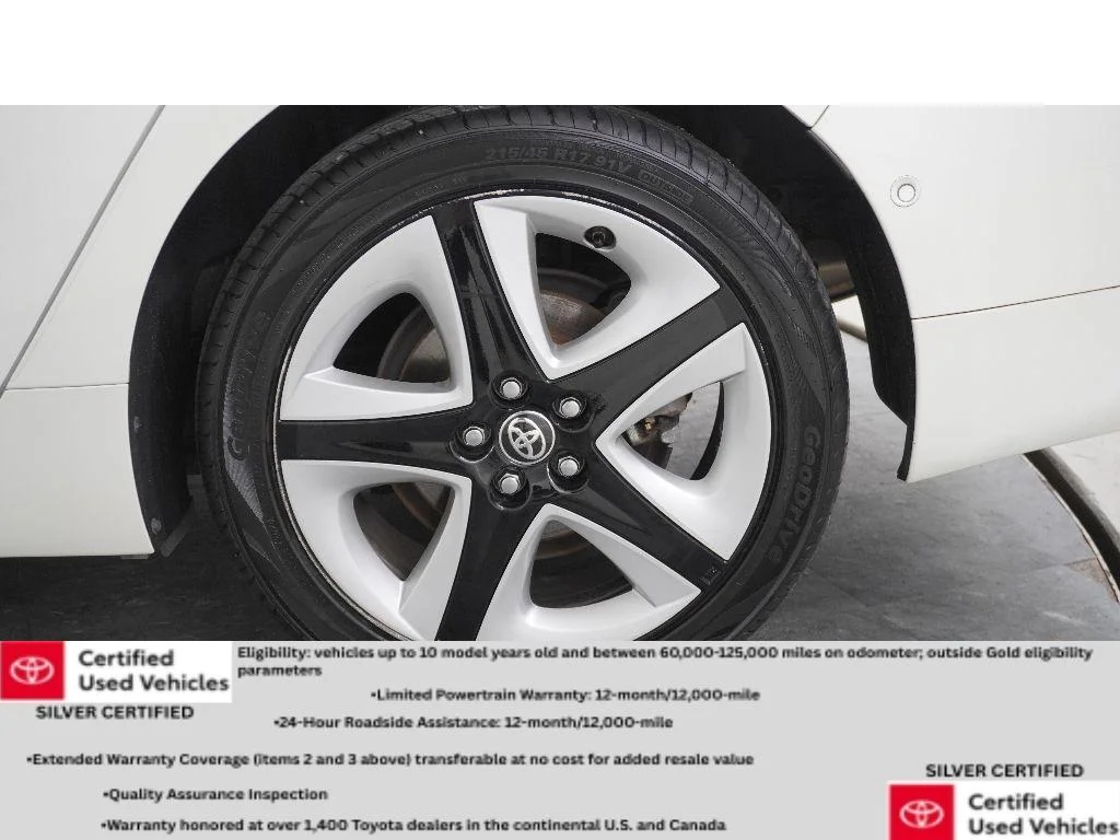 Used 2017 Blizzard Pearl Toyota Three Touring image 28