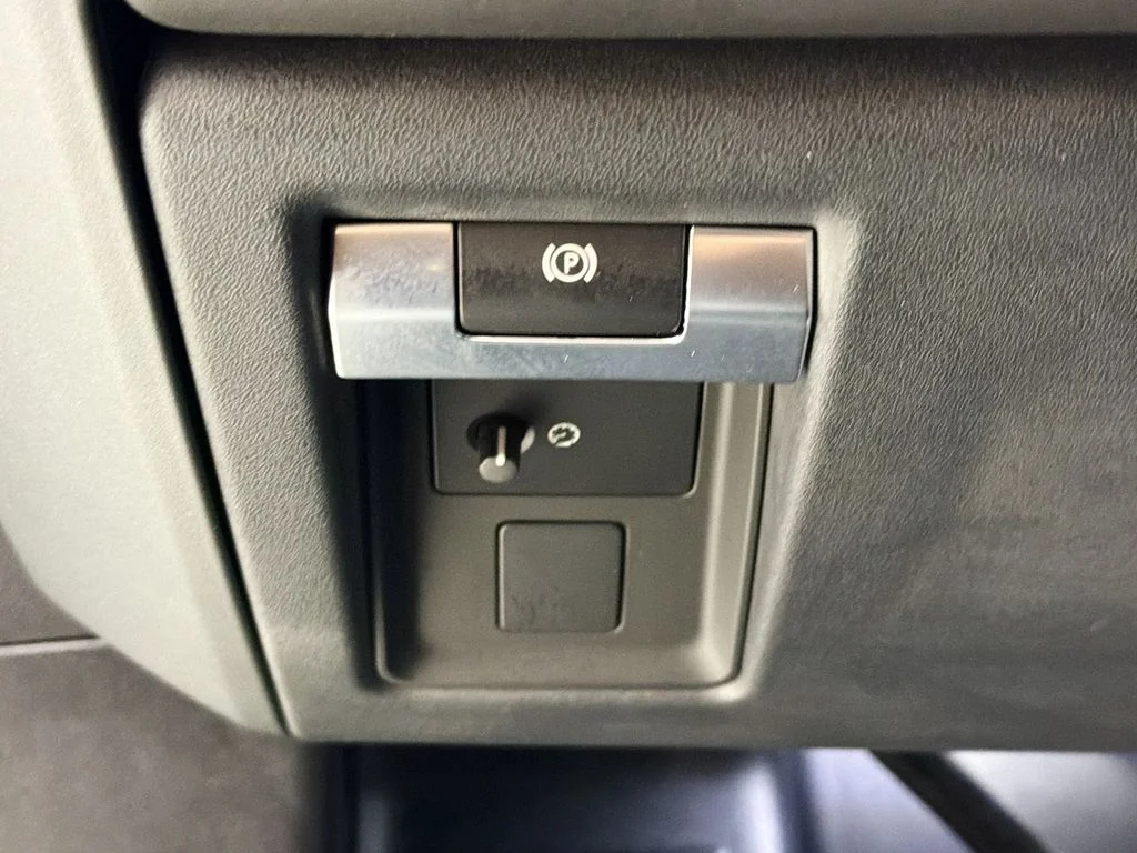 Used 2026 Blue Land Rover S image 10