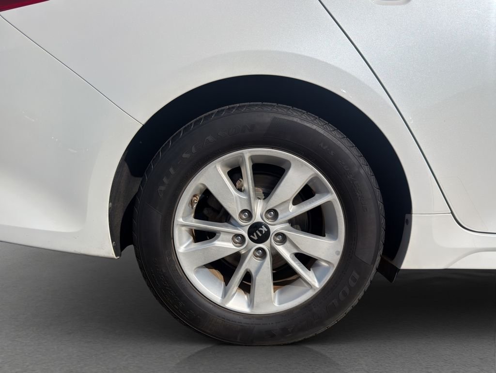 Used 2016 White Kia LX image 24