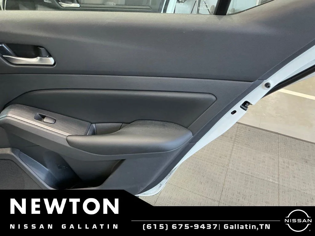 Used 2022 White Nissan 2.5 S image 8