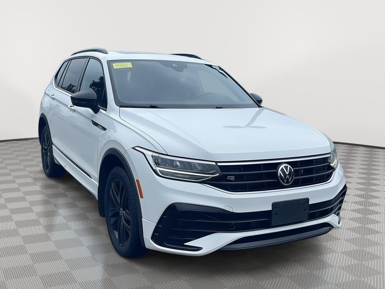 Used 2022 PURE WHITE Volkswagen SE-R image 4