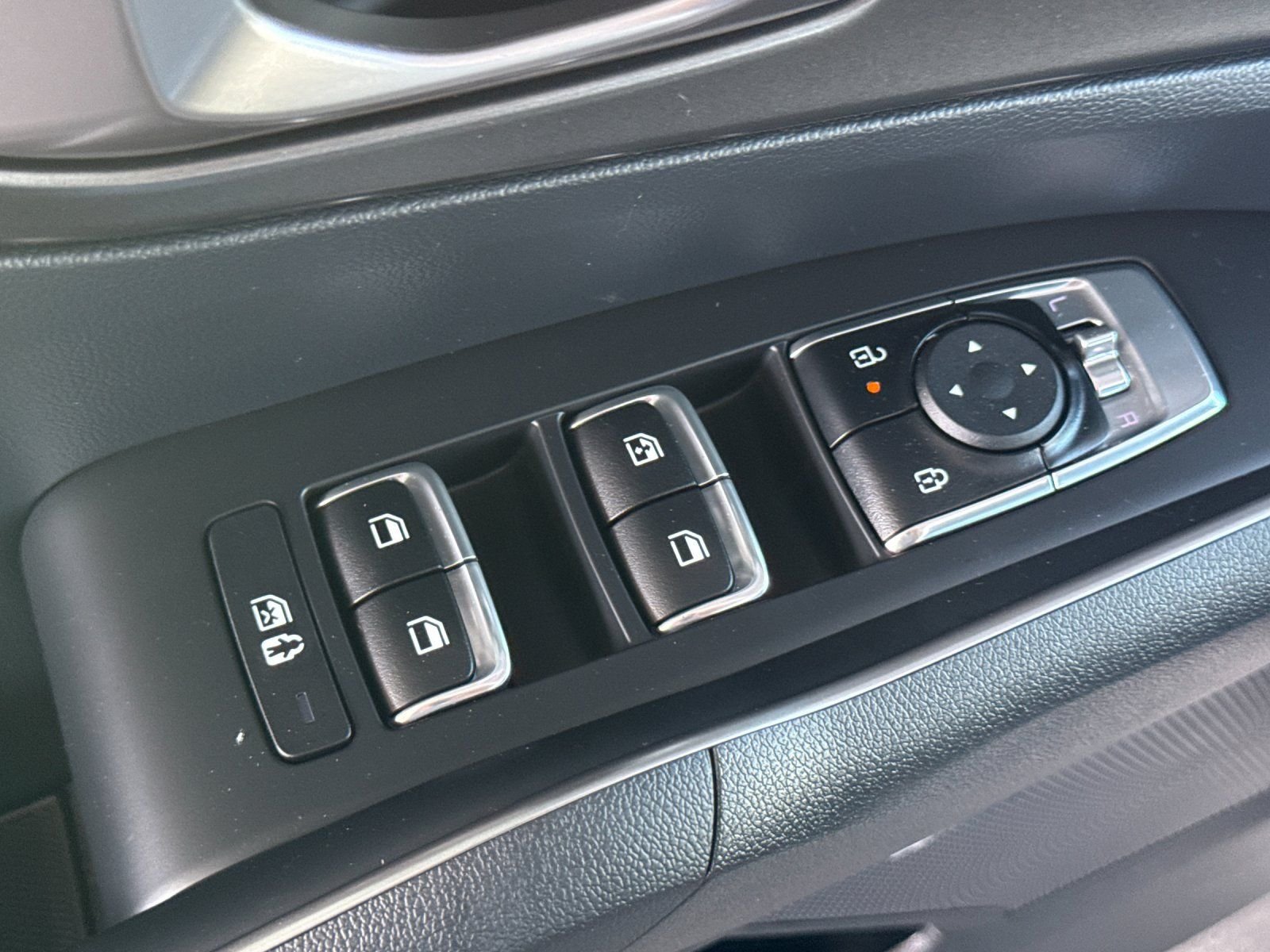 New 2026 Snow White Pearl Kia EX AWD image 11
