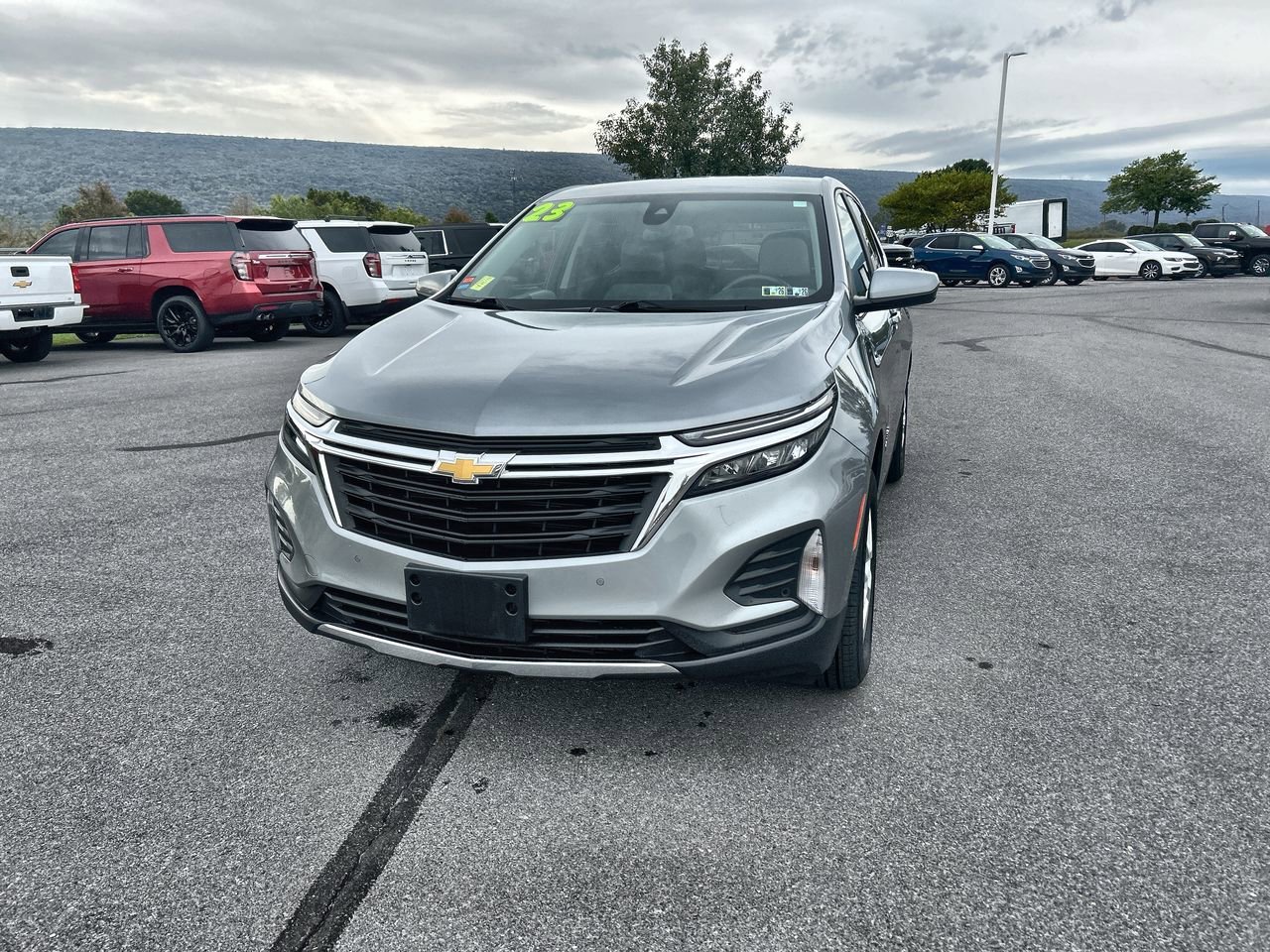 2023 Chevrolet Equinox LT photo 2