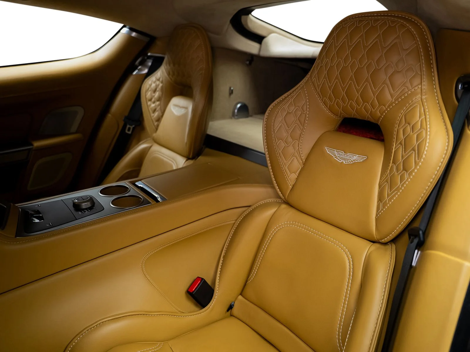 Used 2015 White Aston Martin Base image 38
