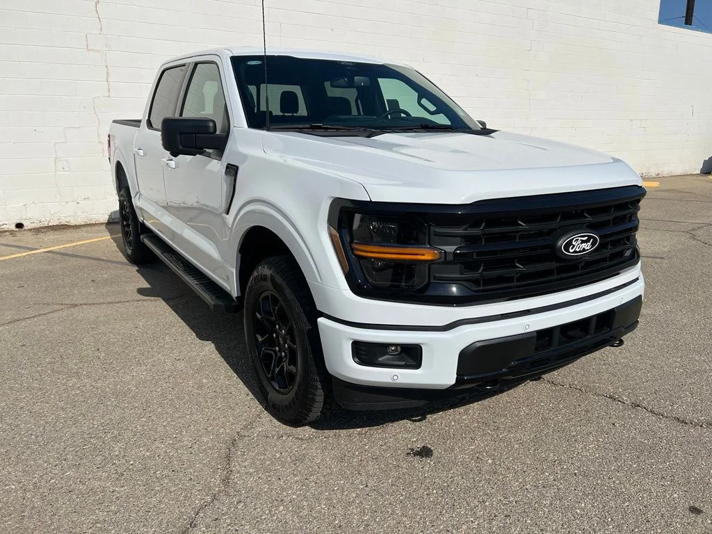 New 2026 Oxford White Ford XLT image 7