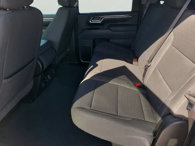 Used 2025 Summit White Chevrolet LT image 17