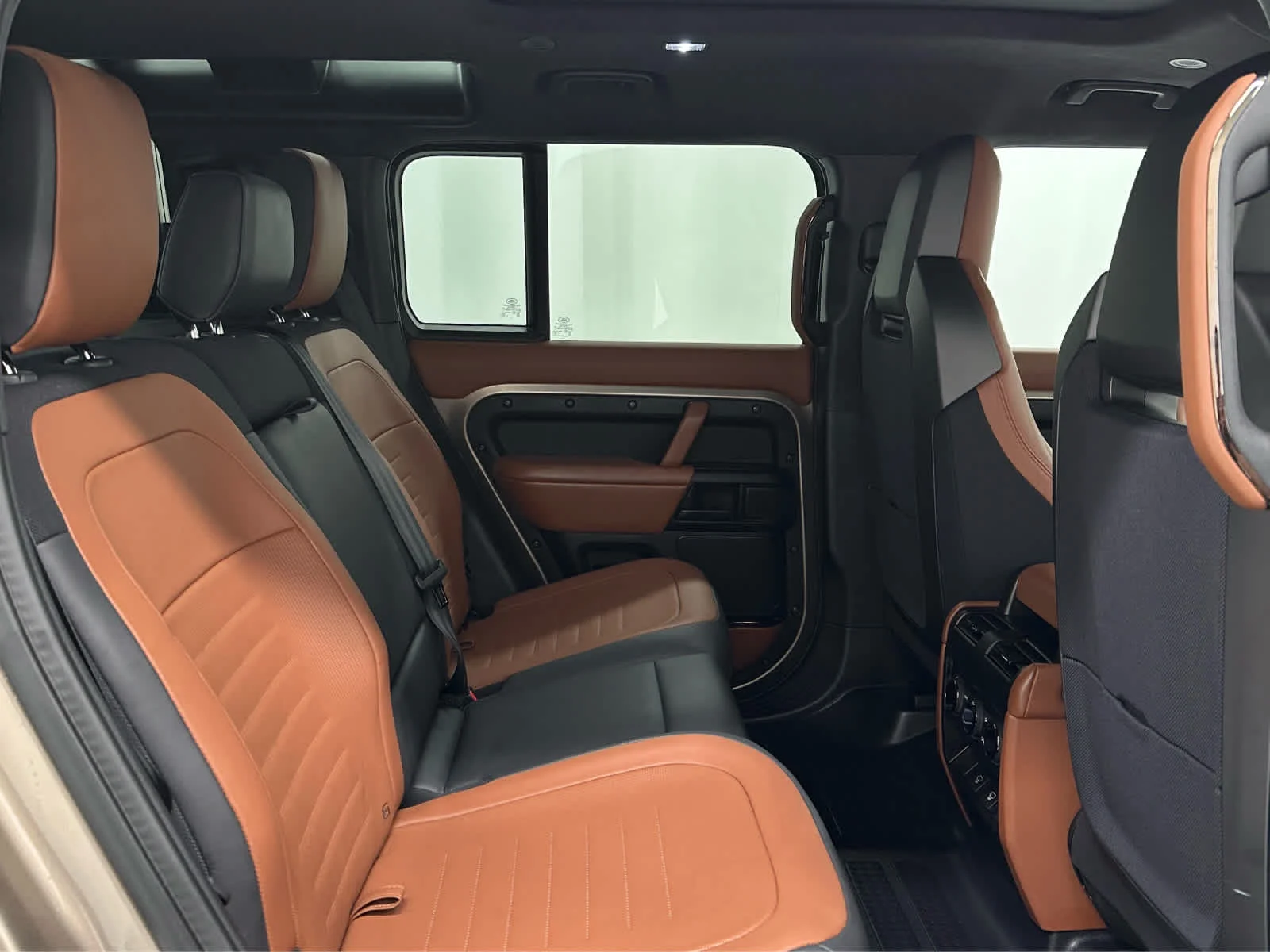 Used 2025 Petra Copper Premium Metallic Land Rover OCTA image 21