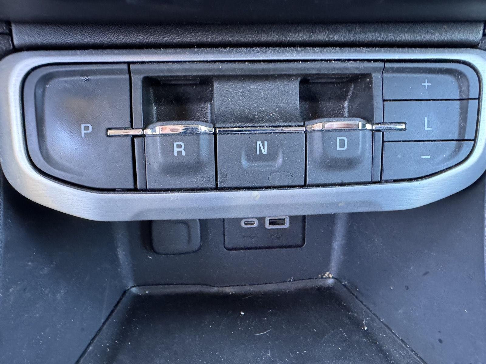 Used 2022 Summit White GMC SLE image 16