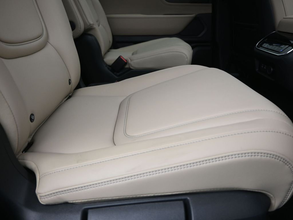 New 2026 RADIANT WHITE INFINITI Pure 2WD image 23