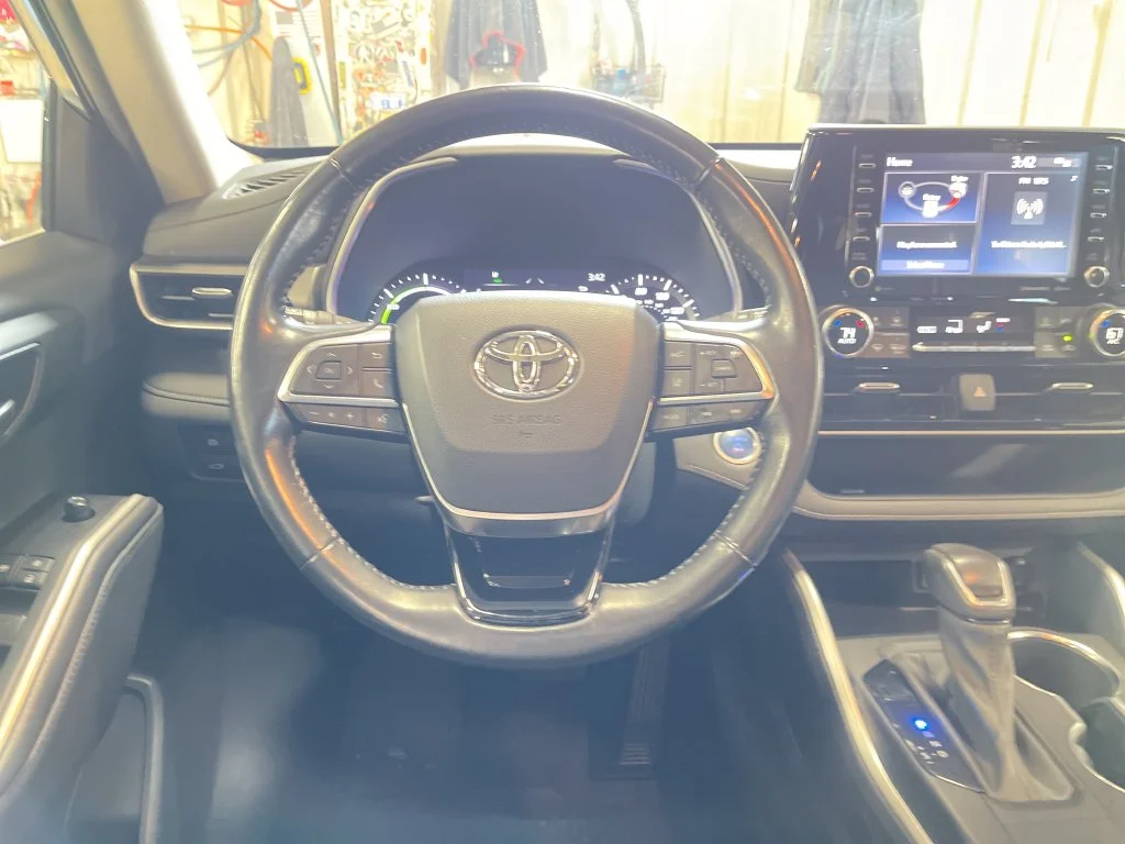 Used 2021  Toyota XLE image 24