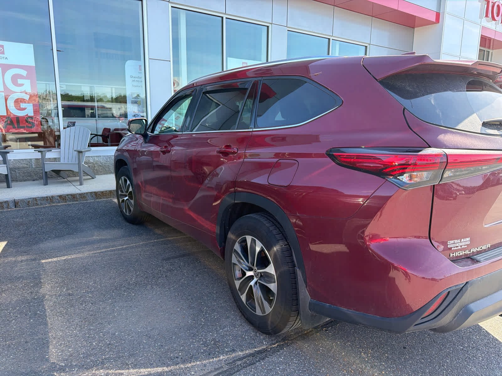 Used 2021 Ruby Flare Pearl Toyota XLE image 4