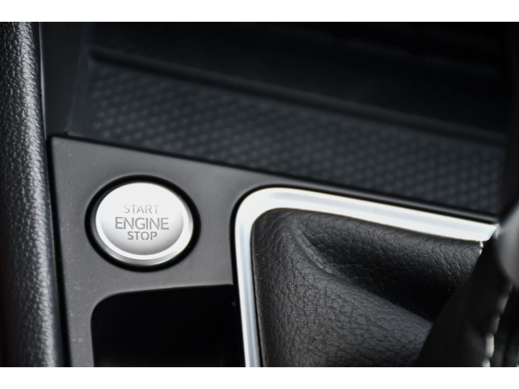 Used 2025 Pyrite Silver Metallic Volkswagen SE image 33