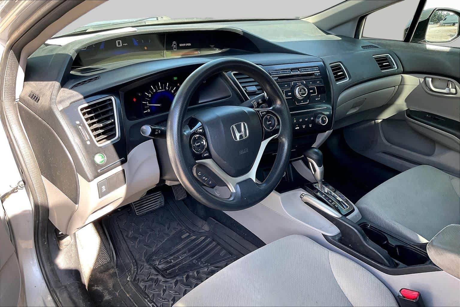 Used 2013 Alabaster Silver Metallic Honda LX image 14
