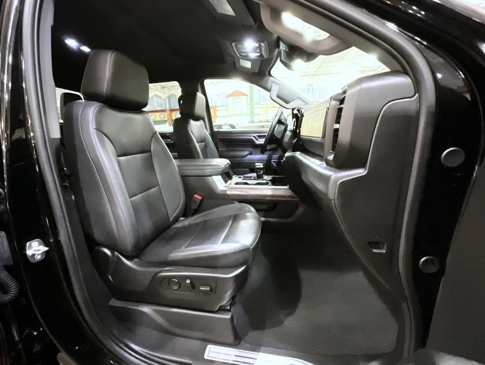 2024 Chevrolet Silverado 1500 LTZ - Photo 15