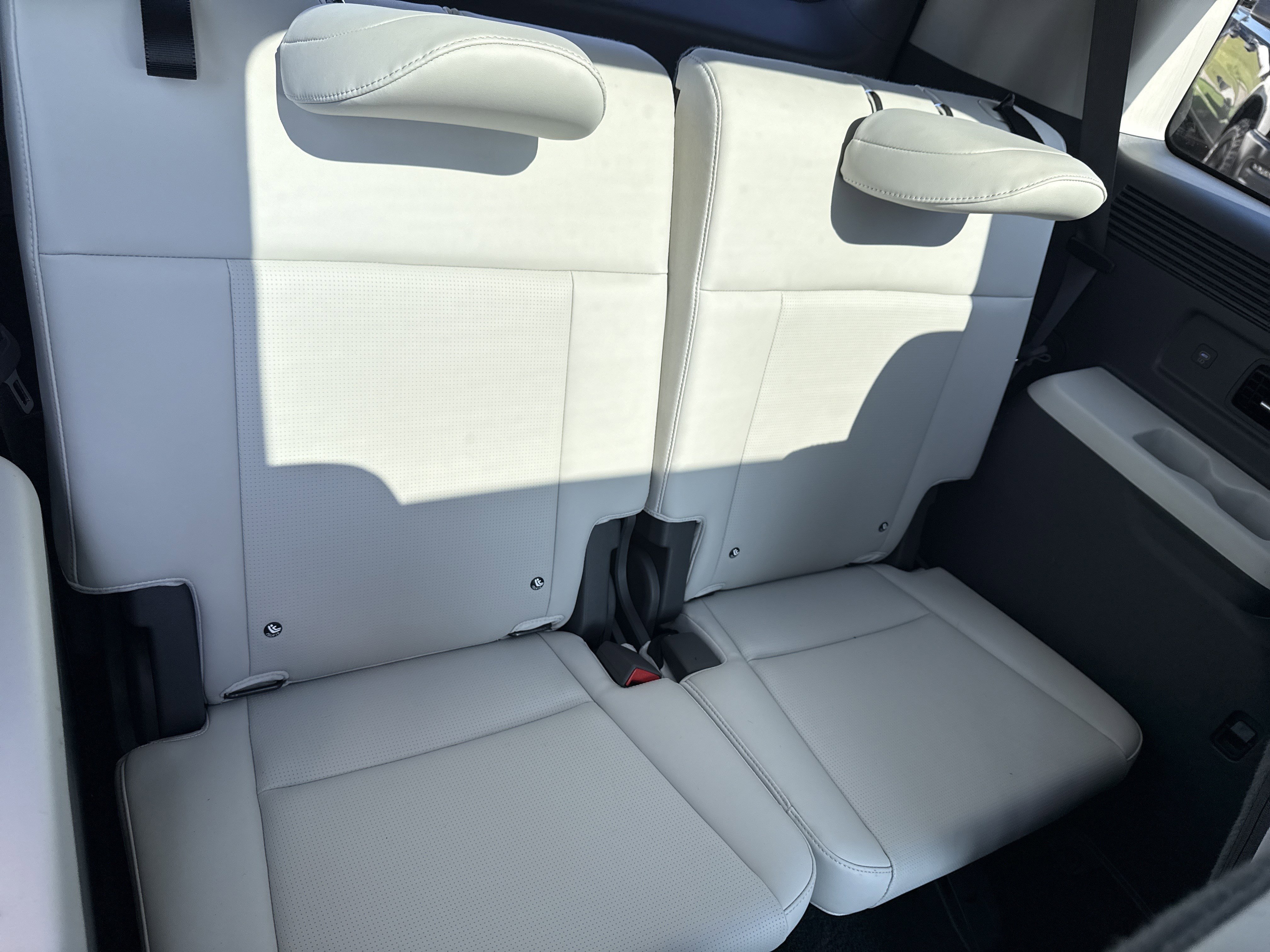 Used 2025 Atlantis Blue Hyundai Calligraphy image 17