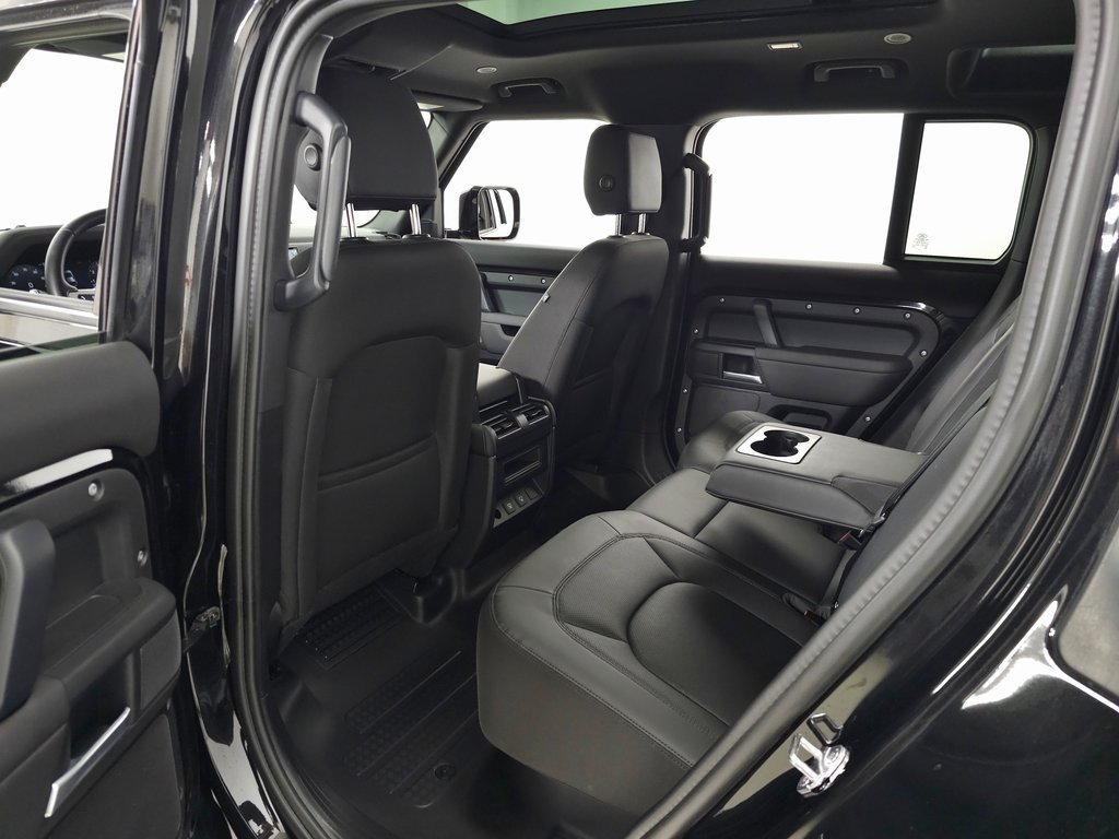 2025 LAND ROVER DEFENDER - Image 35