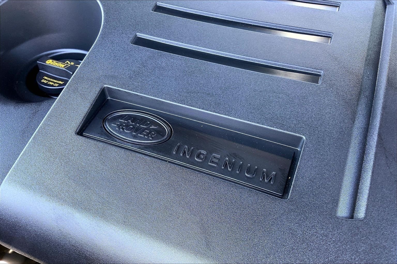 New 2026 Santorini Black LAND ROVER SE PHEV image 17