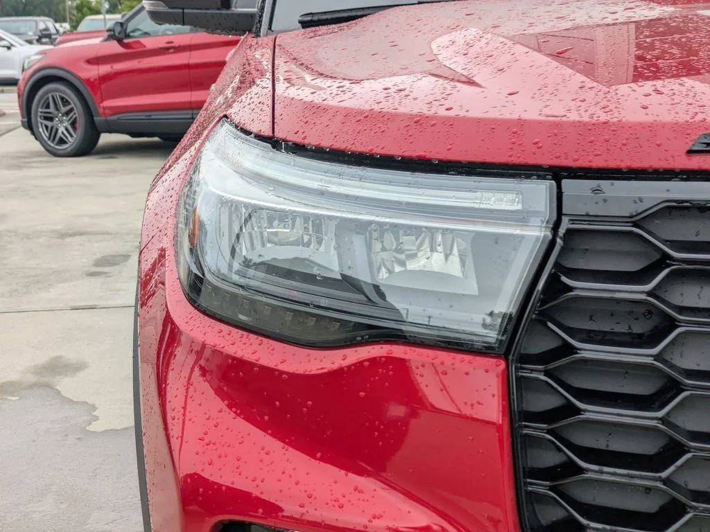 New 2026 Rapid Red Metallic Tinted Clearcoat Ford ST-Line image 9