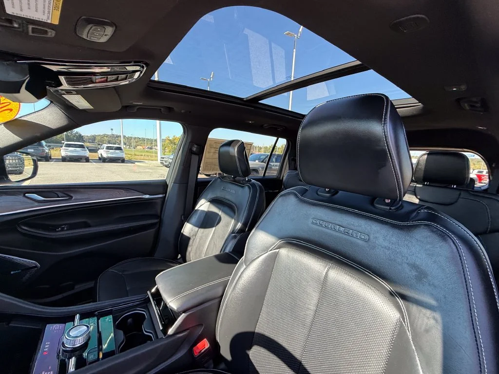 Used 2023 White Jeep Overland image 22