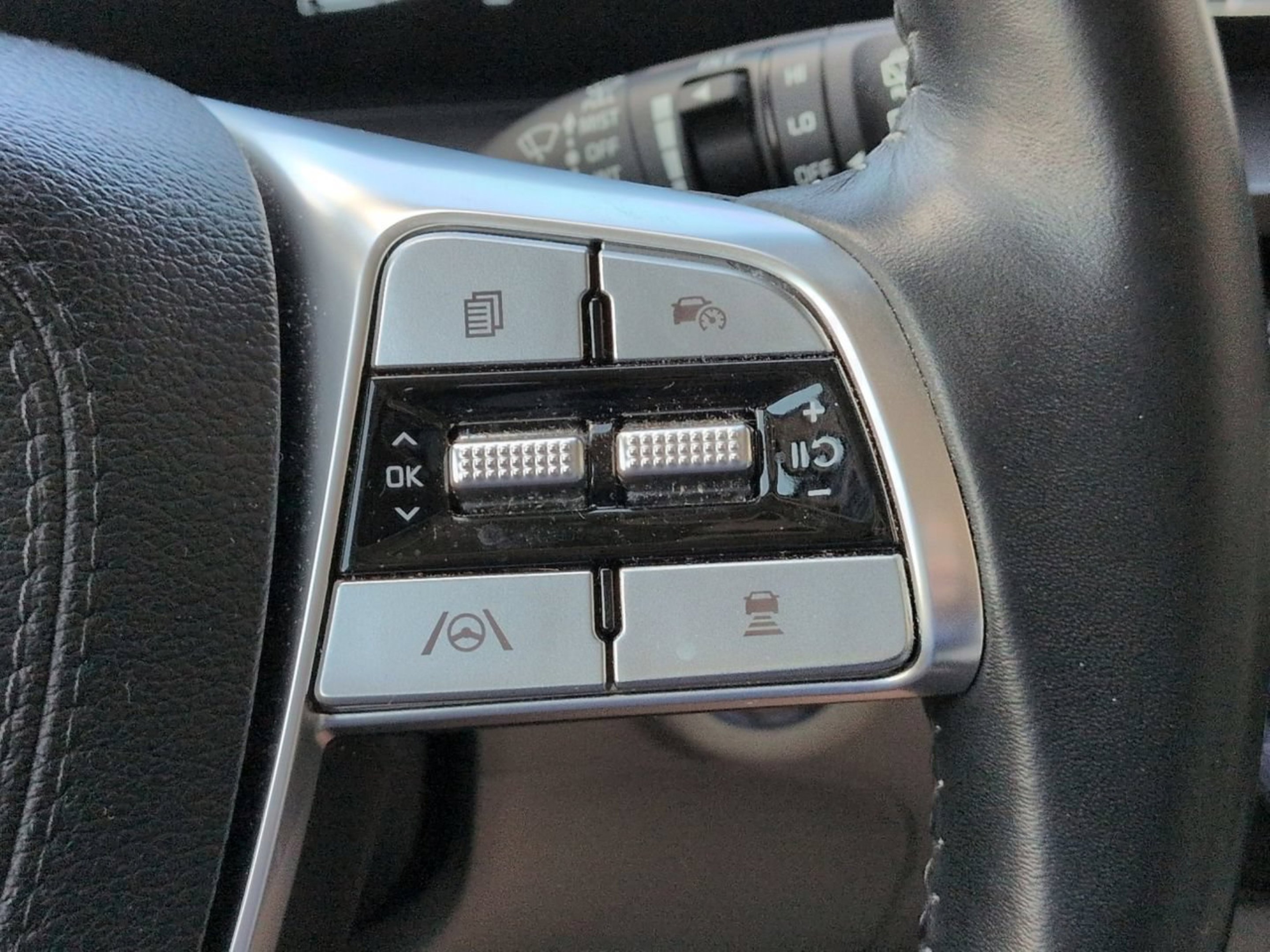 Certified Used 2024 Glacial White Pearl Kia S image 30