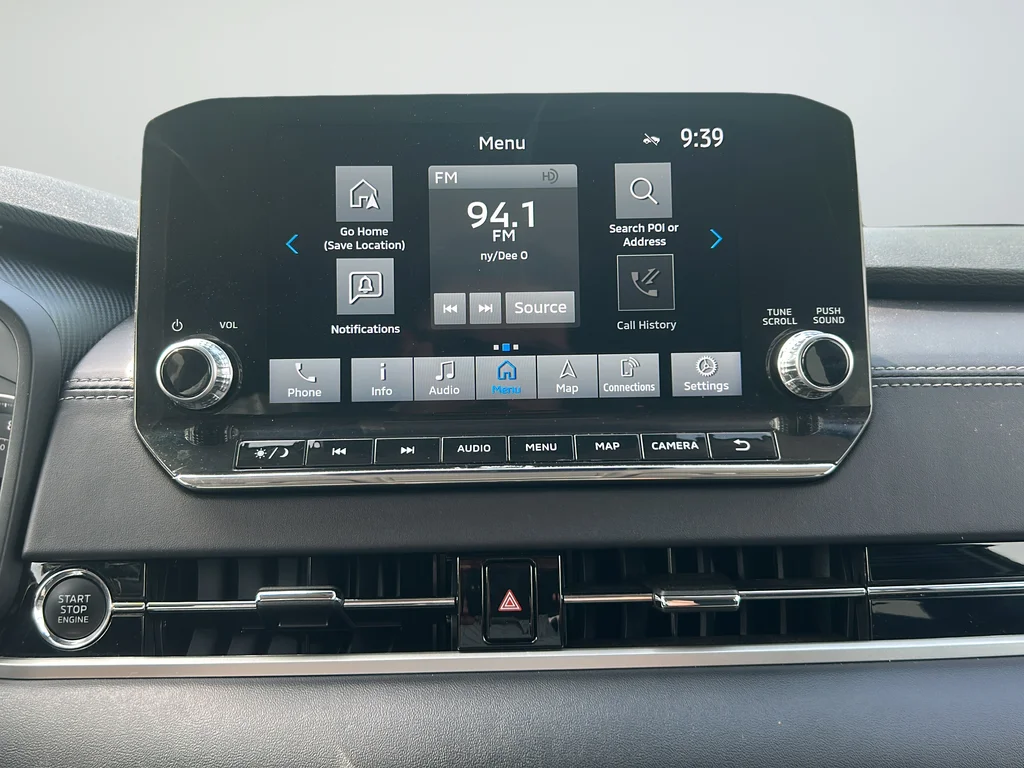 Used 2024 Silver Mitsubishi SE image 19
