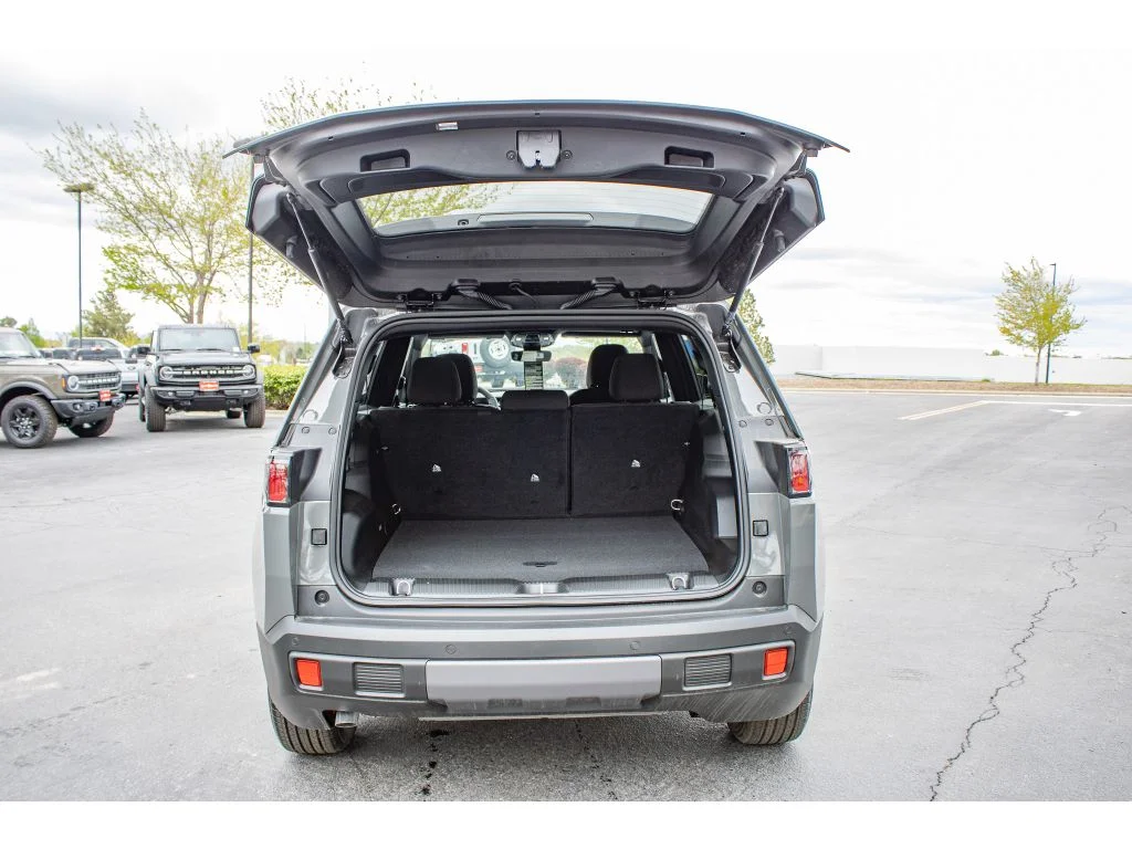 New 2026 Sting-Gray Clearcoat Jeep Laredo image 11