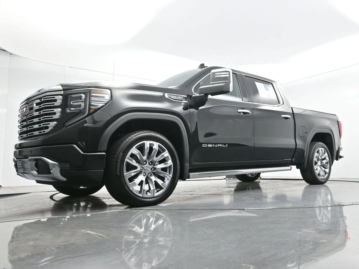 Used 2025 Onyx Black GMC Denali image 49