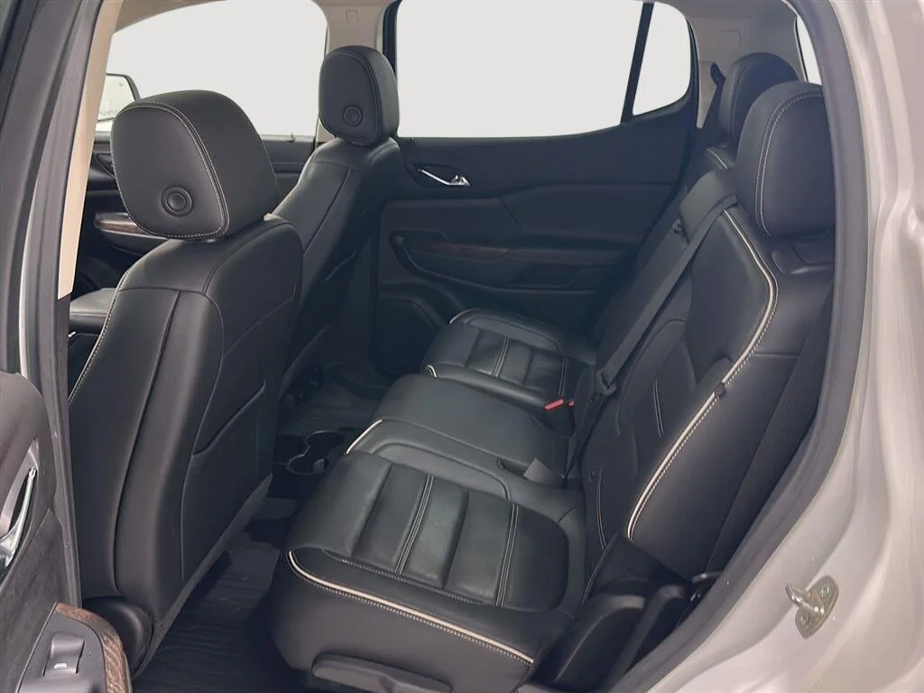 Used 2022 White Frost Tricoat GMC Denali image 25
