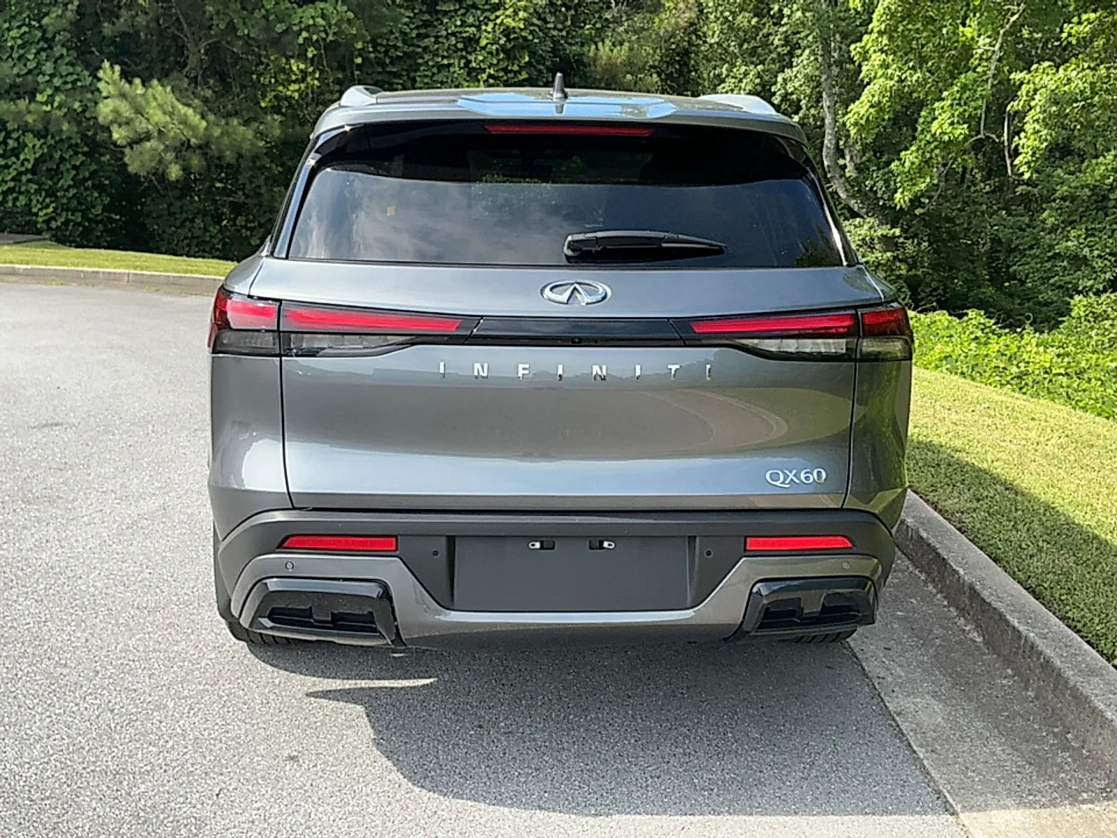 Used 2025 Harbor Gray INFINITI LUXE image 17