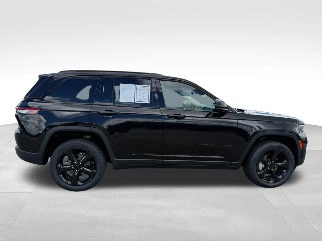 Used 2023 Black Jeep Limited image 30