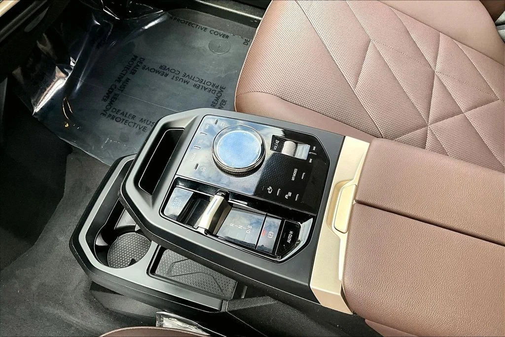 Used 2025 Black BMW xDrive50 image 18