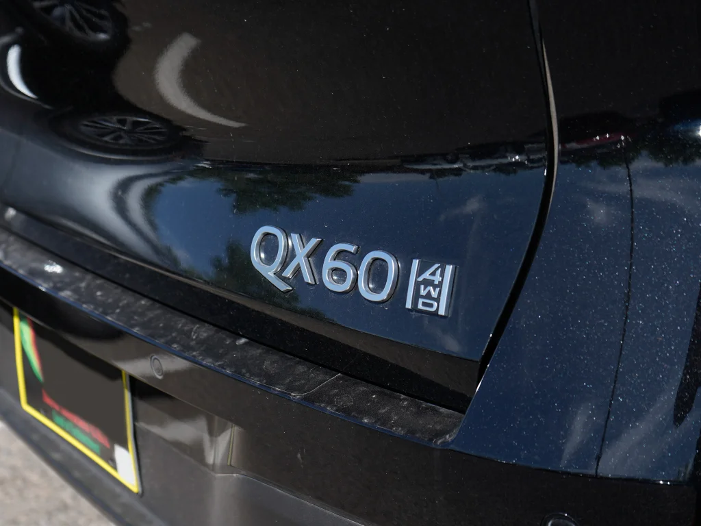 Certified Used 2026 Mineral Black INFINITI LUXE image 9