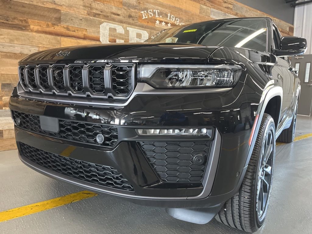 New 2026 Diamond Black Crystal Pearl-Coat Exterior Paint Jeep 85th Anniversary image 9