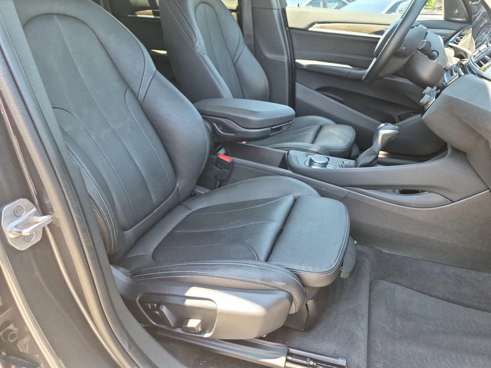 Used 2018 Mineral Gray Metallic BMW xDrive28i image 39
