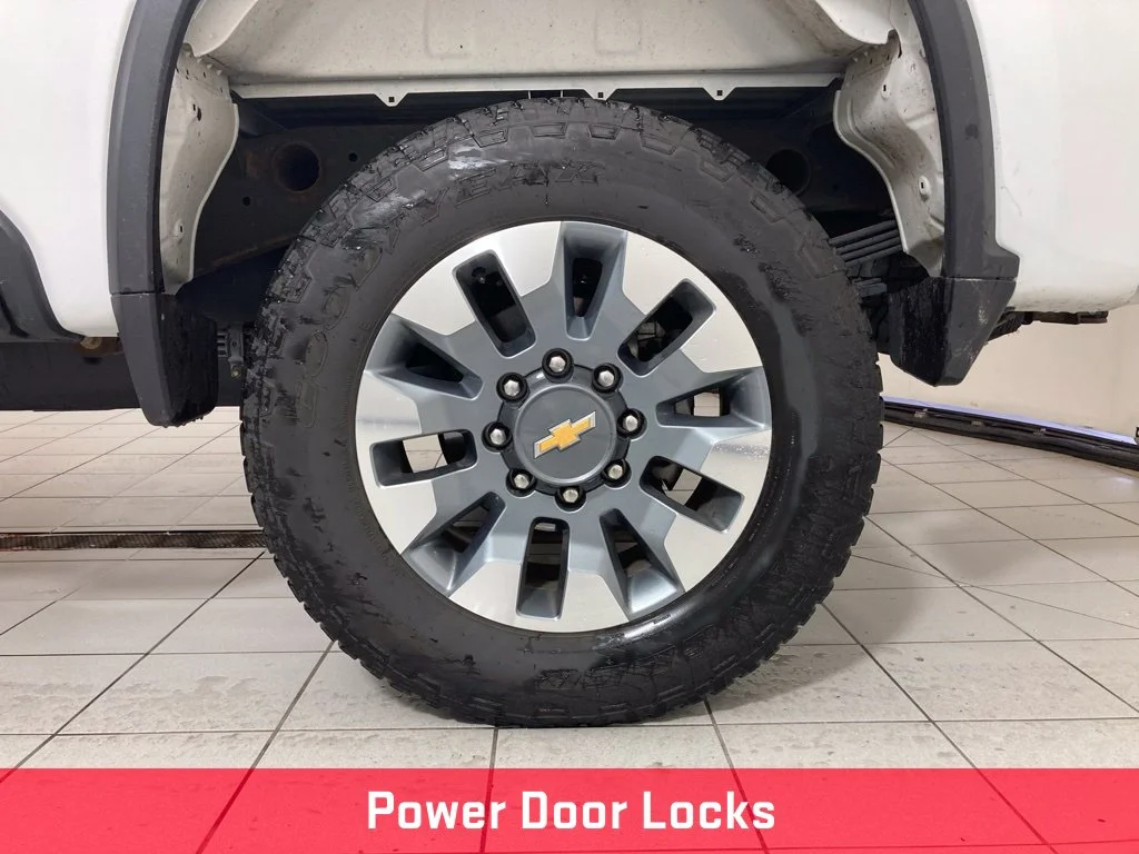 Used 2023 White Chevrolet Custom image 24