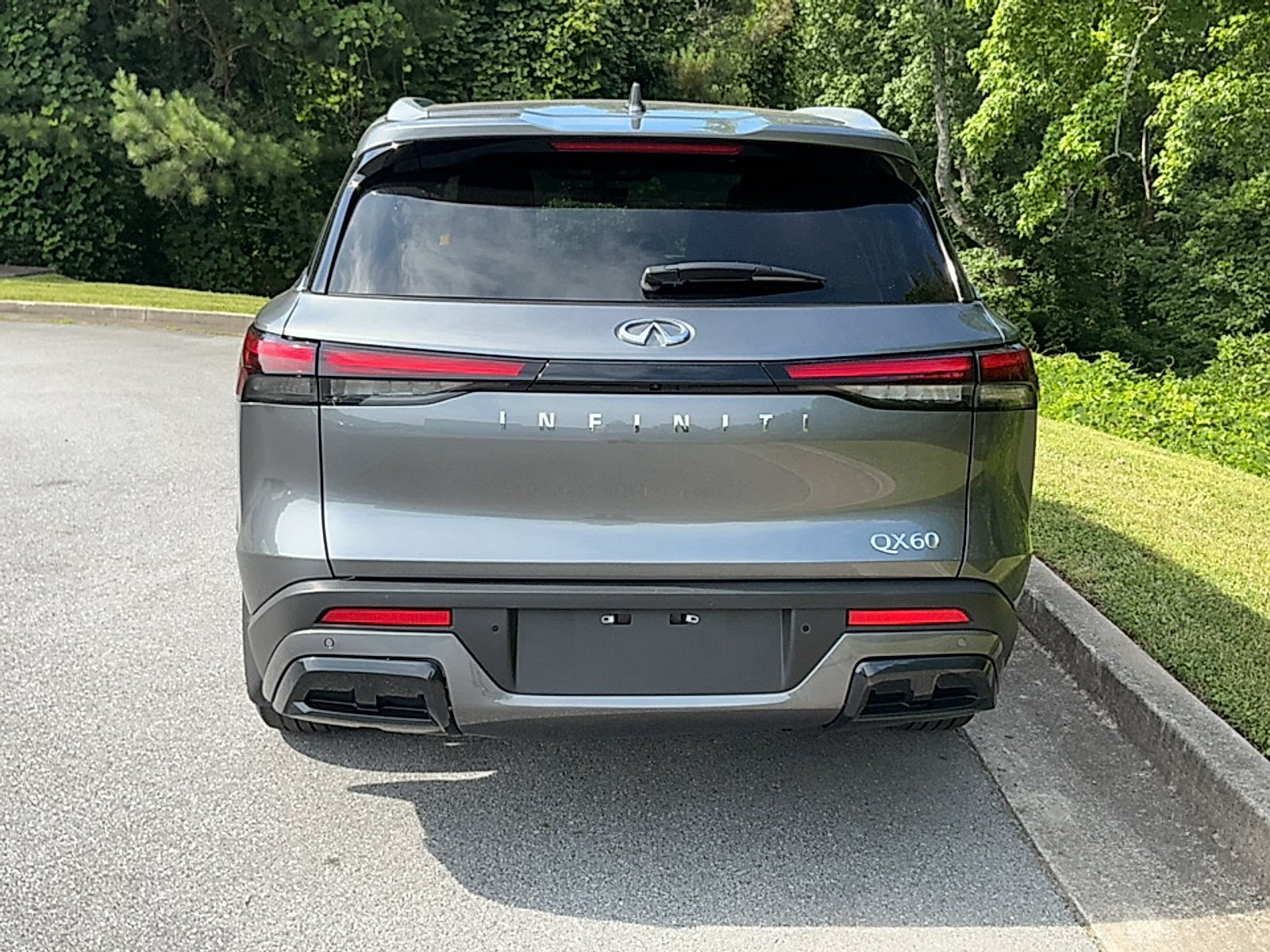 Used 2025 Harbor Gray INFINITI LUXE image 17