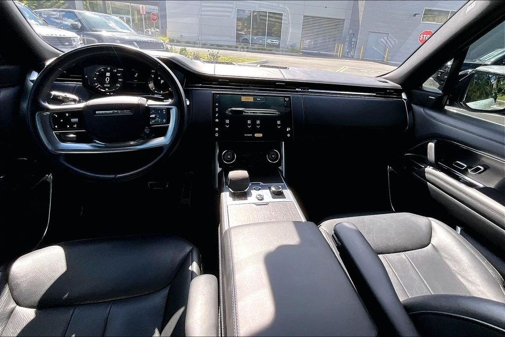 Used 2023 White Land Rover SE image 13