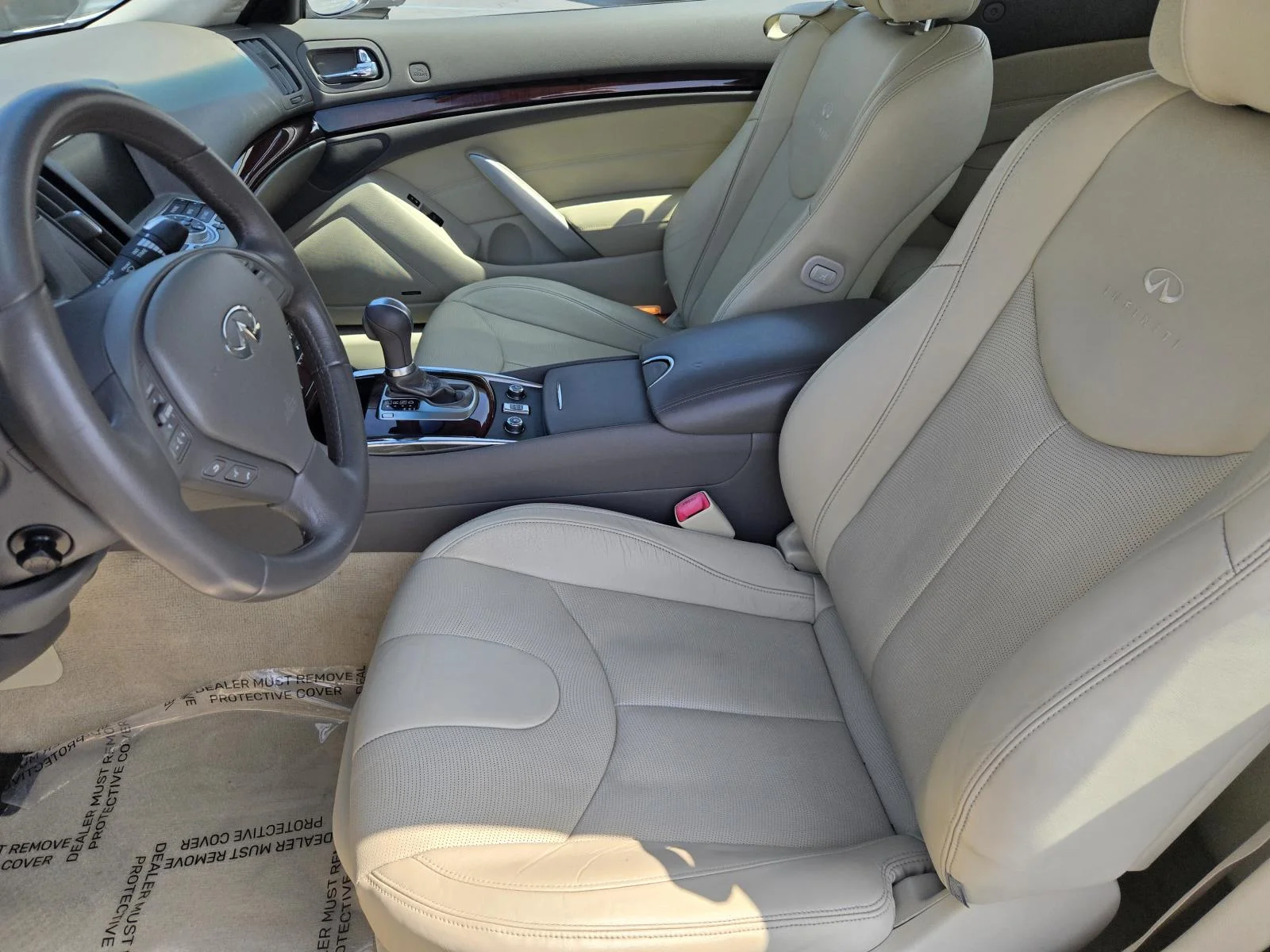 Used 2011 Moonlight White INFINITI 2dr Base image 21
