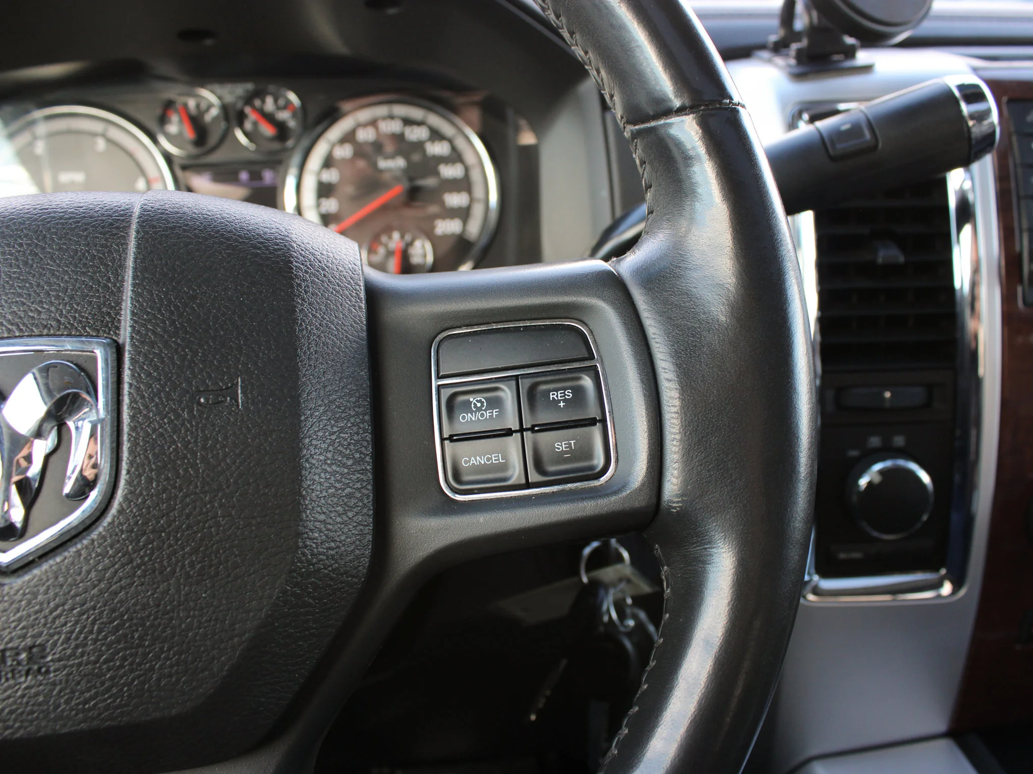 Used 2012 Black RAM Laramie * Cummins diesel, Airbag Suspension, Sunroof, Cooled/Heated Leather image 19