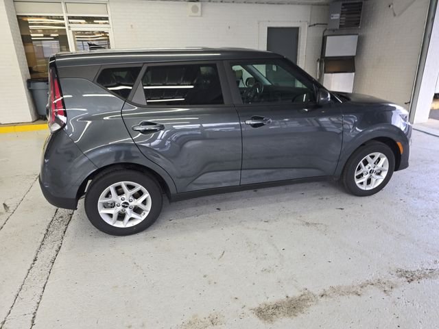 Used 2025  Kia LX image 6