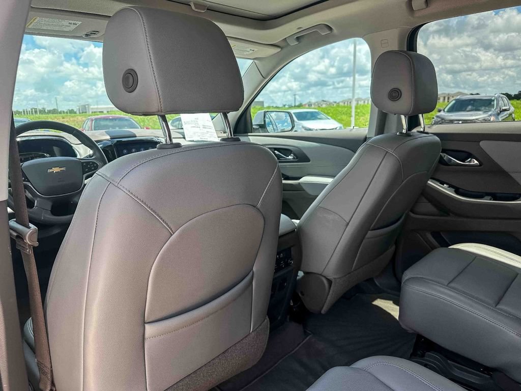 Certified Used 2021 SILVER ICE METALLIC Chevrolet Premier image 18