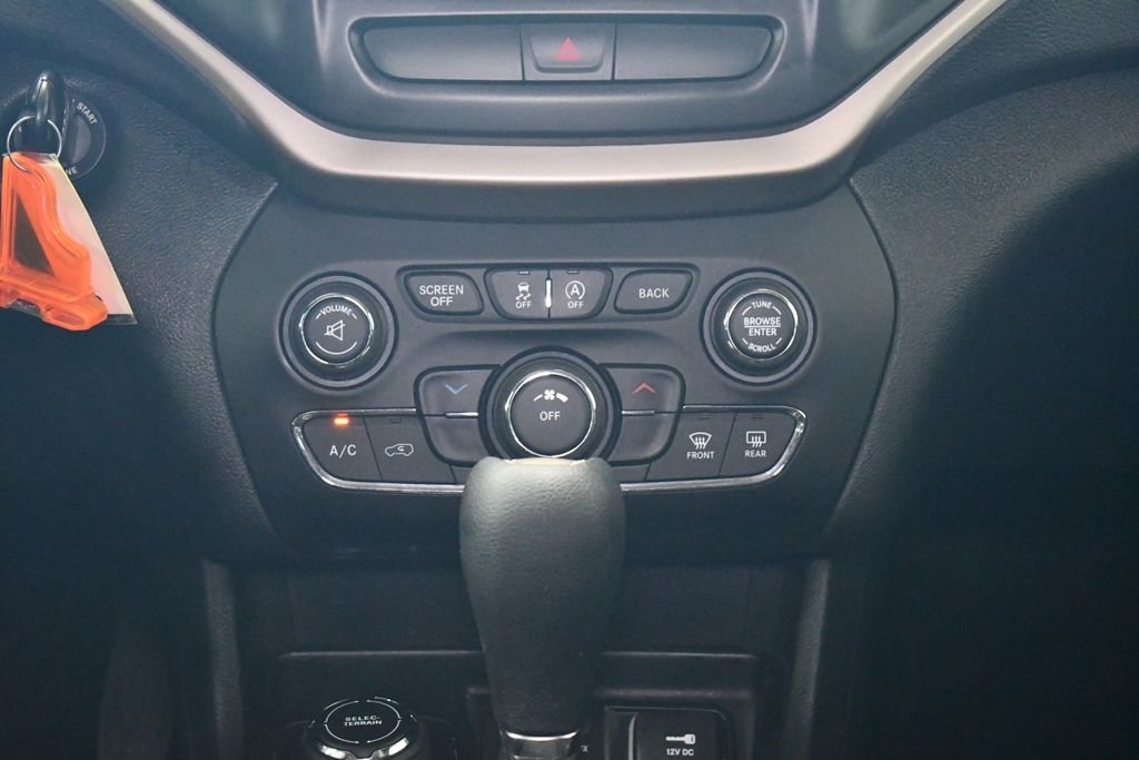 2016 Jeep Cherokee Latitude - Photo 19