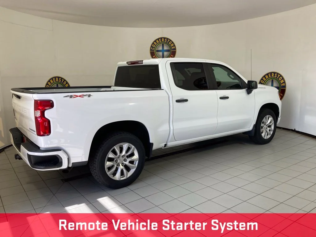 Used 2023 White Chevrolet Custom image 21