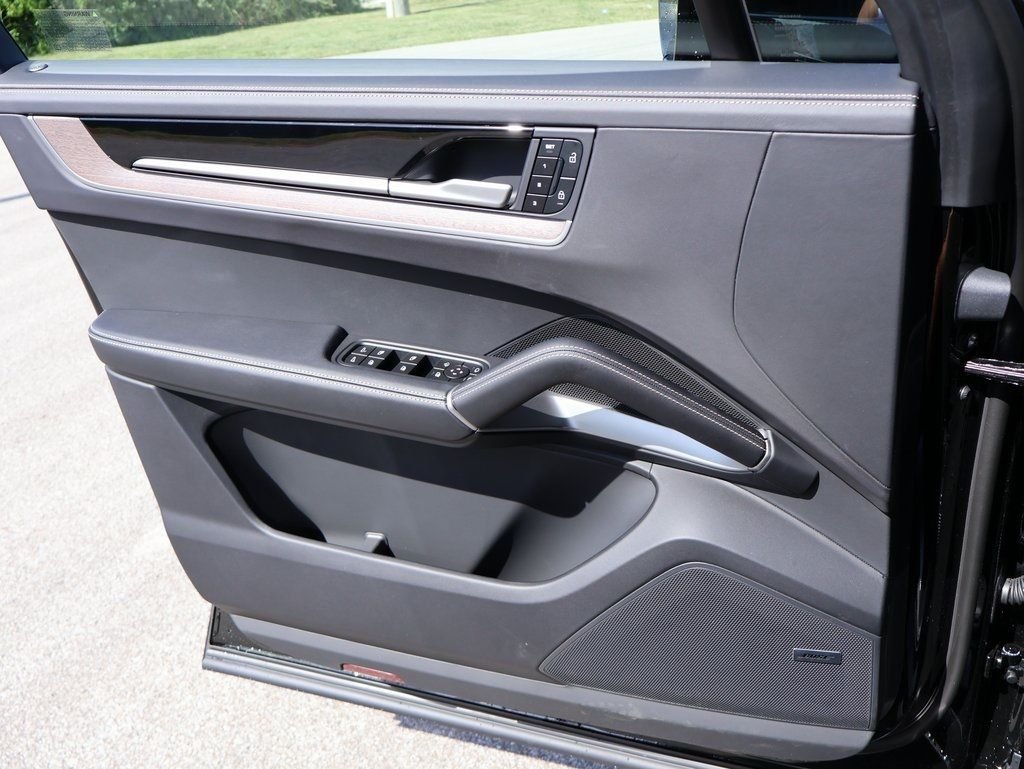Used 2025 Olive Porsche  image 35