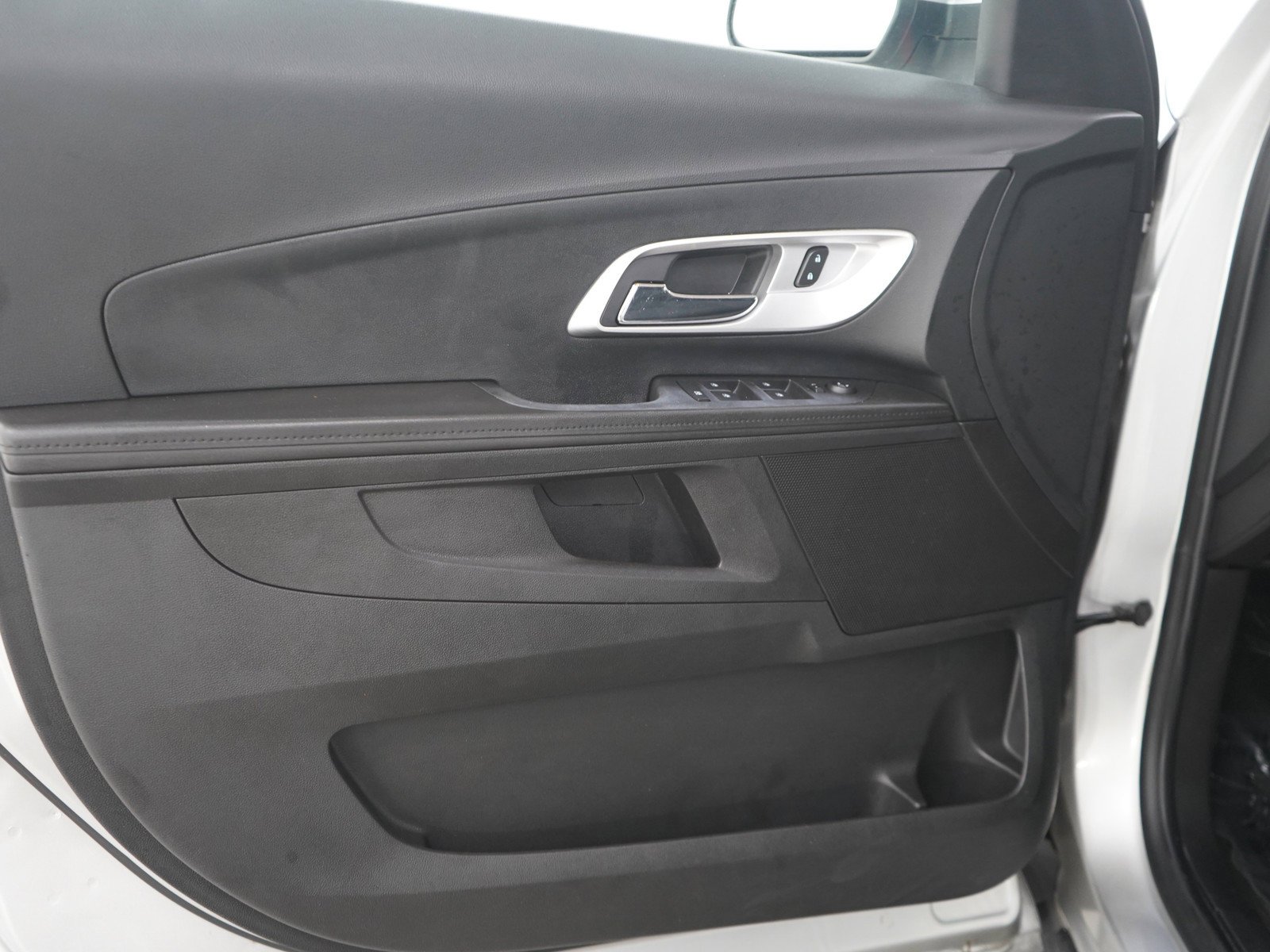 Used 2017 Silver Ice Metallic Chevrolet LT image 19